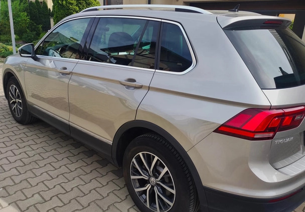 Volkswagen Tiguan cena 107000 przebieg: 31600, rok produkcji 2019 z Witkowo małe 301